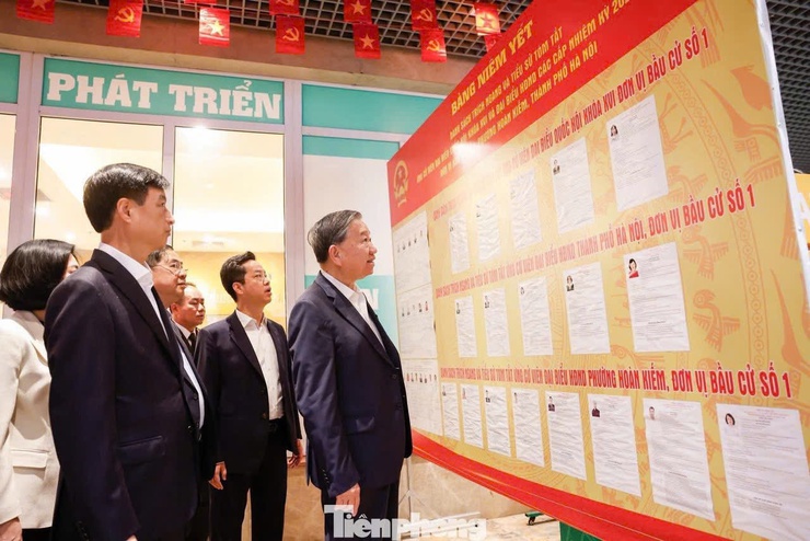 Tổng Bí thư Tô Lâm dự Hội nghị tiếp xúc giữa cử tri với người ứng cử Đại biểu Quốc hội- Ảnh 17.