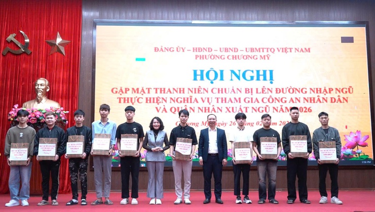 Chương Mỹ gặp mặt, động viên thanh niên lên đường nhập ngũ và quân nhân xuất ngũ năm 2026- Ảnh 11.