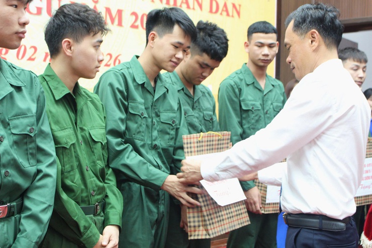 Chương Mỹ gặp mặt, động viên thanh niên lên đường nhập ngũ và quân nhân xuất ngũ năm 2026- Ảnh 7.