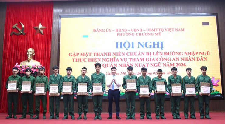 Chương Mỹ gặp mặt, động viên thanh niên lên đường nhập ngũ và quân nhân xuất ngũ năm 2026- Ảnh 8.