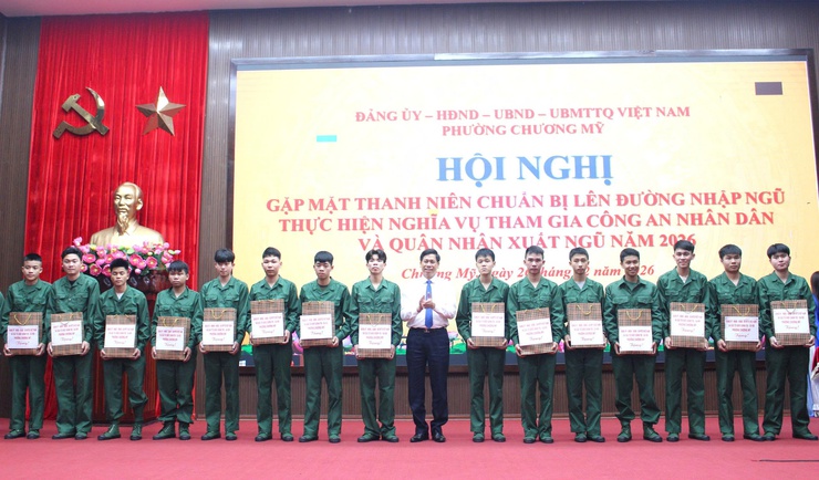 Chương Mỹ gặp mặt, động viên thanh niên lên đường nhập ngũ và quân nhân xuất ngũ năm 2026- Ảnh 9.