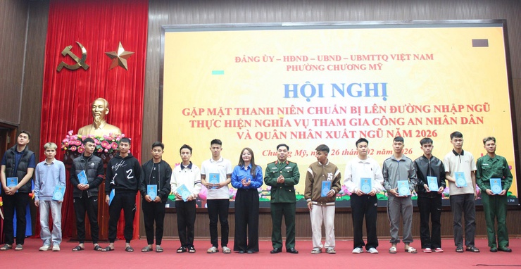Chương Mỹ gặp mặt, động viên thanh niên lên đường nhập ngũ và quân nhân xuất ngũ năm 2026- Ảnh 12.