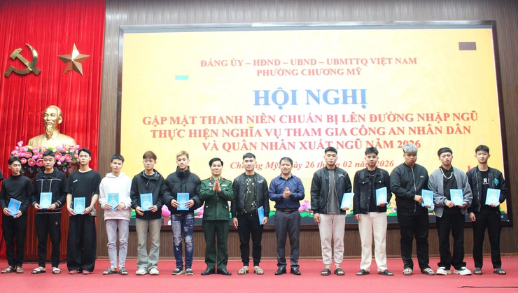 Chương Mỹ gặp mặt, động viên thanh niên lên đường nhập ngũ và quân nhân xuất ngũ năm 2026- Ảnh 14.