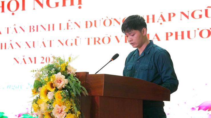 HỘI NGHỊ GẶP MẶT TẶNG QUÀ TÂN BINH LÊN ĐƯỜNG NHẬP NGŨ VÀ TẶNG QUÀ QUÂN NHÂN XUẤT NGŨ TRỞ VỀ ĐỊA PHƯƠNG NĂM 2026- Ảnh 5.