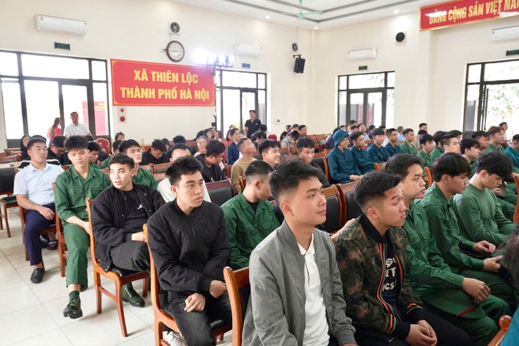 HỘI NGHỊ GẶP MẶT TẶNG QUÀ TÂN BINH LÊN ĐƯỜNG NHẬP NGŨ VÀ TẶNG QUÀ QUÂN NHÂN XUẤT NGŨ TRỞ VỀ ĐỊA PHƯƠNG NĂM 2026- Ảnh 3.