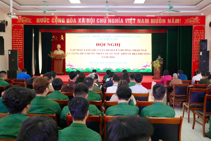 HỘI NGHỊ GẶP MẶT TẶNG QUÀ TÂN BINH LÊN ĐƯỜNG NHẬP NGŨ VÀ TẶNG QUÀ QUÂN NHÂN XUẤT NGŨ TRỞ VỀ ĐỊA PHƯƠNG NĂM 2026- Ảnh 1.