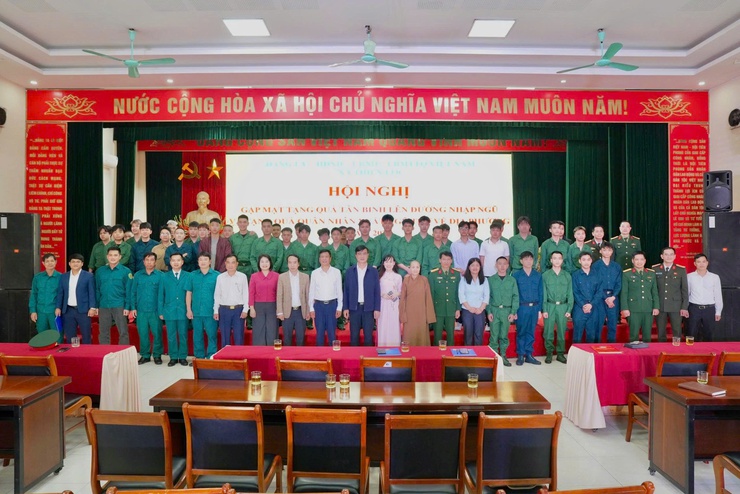 HỘI NGHỊ GẶP MẶT TẶNG QUÀ TÂN BINH LÊN ĐƯỜNG NHẬP NGŨ VÀ TẶNG QUÀ QUÂN NHÂN XUẤT NGŨ TRỞ VỀ ĐỊA PHƯƠNG NĂM 2026- Ảnh 17.