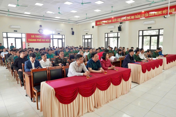 HỘI NGHỊ GẶP MẶT TẶNG QUÀ TÂN BINH LÊN ĐƯỜNG NHẬP NGŨ VÀ TẶNG QUÀ QUÂN NHÂN XUẤT NGŨ TRỞ VỀ ĐỊA PHƯƠNG NĂM 2026- Ảnh 2.