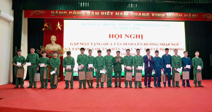 HỘI NGHỊ GẶP MẶT TẶNG QUÀ TÂN BINH LÊN ĐƯỜNG NHẬP NGŨ VÀ TẶNG QUÀ QUÂN NHÂN XUẤT NGŨ TRỞ VỀ ĐỊA PHƯƠNG NĂM 2026- Ảnh 10.