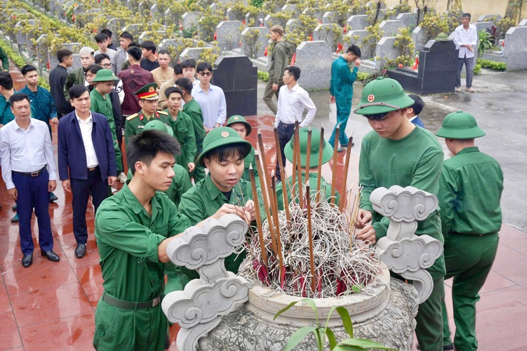 HỘI NGHỊ GẶP MẶT TẶNG QUÀ TÂN BINH LÊN ĐƯỜNG NHẬP NGŨ VÀ TẶNG QUÀ QUÂN NHÂN XUẤT NGŨ TRỞ VỀ ĐỊA PHƯƠNG NĂM 2026- Ảnh 19.