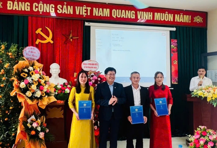 Trạm Y tế xã Tam Hưng gặp mặt kỷ niệm Ngày Thầy thuốc Việt Nam 27/2: Tôn vinh những người tận tụy vì sức khỏe nhân dân- Ảnh 4.