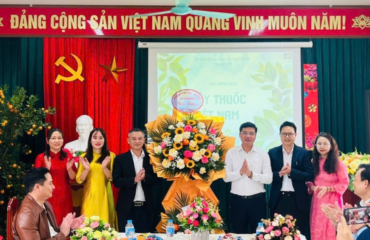 Trạm Y tế xã Tam Hưng gặp mặt kỷ niệm Ngày Thầy thuốc Việt Nam 27/2: Tôn vinh những người tận tụy vì sức khỏe nhân dân- Ảnh 3.