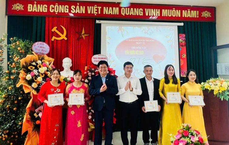Trạm Y tế xã Tam Hưng gặp mặt kỷ niệm Ngày Thầy thuốc Việt Nam 27/2: Tôn vinh những người tận tụy vì sức khỏe nhân dân- Ảnh 5.