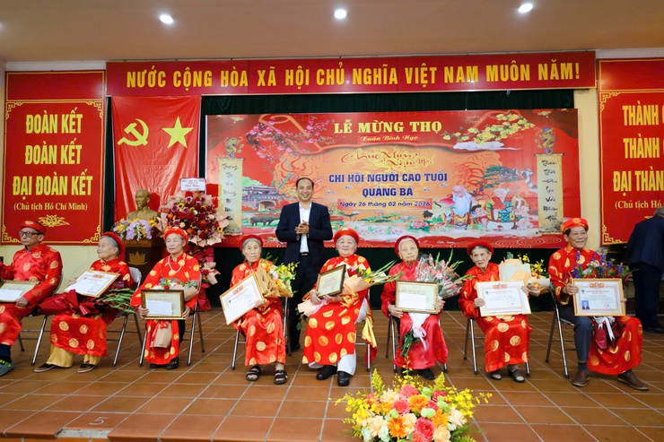 Lãnh đạo Thành phố và Phường Tây Hồ dự Lễ mừng thọ, chúc thọ người cao tuổi- Ảnh 7.