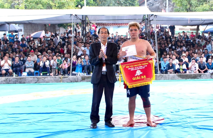 Bế mạc Hội vật truyền thống làng Bùng Xuân Bính Ngọ 2026- Ảnh 7.