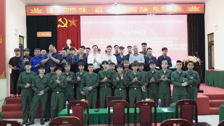 XÃ DÂN HÒA TỔ CHỨC GẶP MẶT QUÂN NHÂN XUẤT NGŨ, ĐỘNG VIÊN CÔNG DÂN NHẬP NGŨ NĂM 2026: Vinh dự – Tự hào – Trách nhiệm- Ảnh 11.