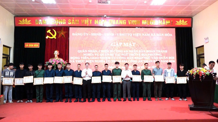 XÃ DÂN HÒA TỔ CHỨC GẶP MẶT QUÂN NHÂN XUẤT NGŨ, ĐỘNG VIÊN CÔNG DÂN NHẬP NGŨ NĂM 2026: Vinh dự – Tự hào – Trách nhiệm- Ảnh 6.