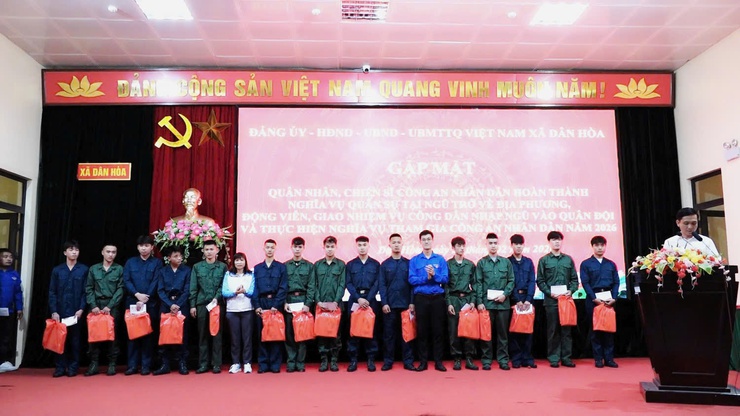 XÃ DÂN HÒA TỔ CHỨC GẶP MẶT QUÂN NHÂN XUẤT NGŨ, ĐỘNG VIÊN CÔNG DÂN NHẬP NGŨ NĂM 2026: Vinh dự – Tự hào – Trách nhiệm- Ảnh 9.