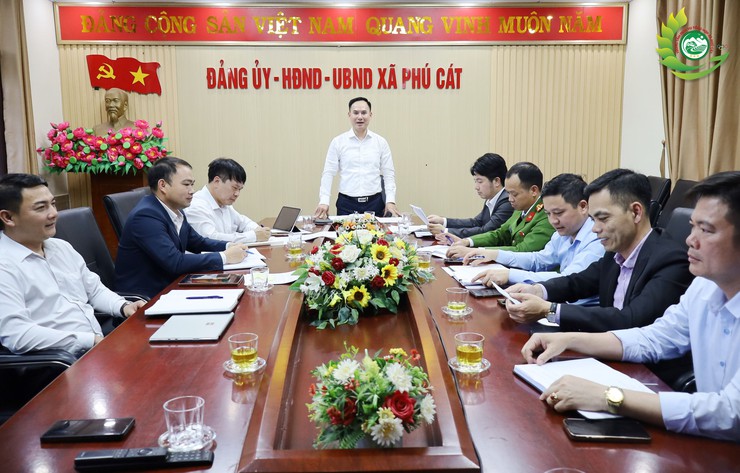 Phú Cát họp tập thể lãnh đạo UBND xã triển khai nhiệm vụ tuần 09/2026- Ảnh 1.