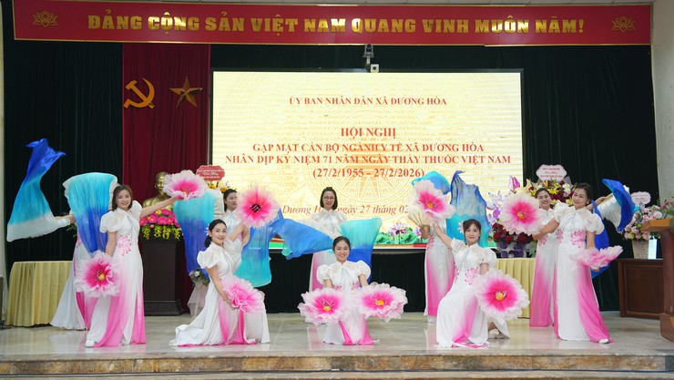 Xã Dương Hoà gặp mặt cán bộ ngành Y tế trên địa bàn nhân dịp kỷ niệm 71 năm ngày Thầy thuốc Việt Nam 27/02  - Ảnh 2.