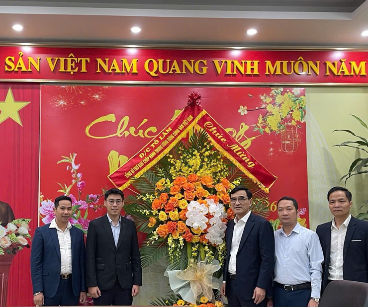TỔNG BÍ THƯ TÔ LÂM GỬI LẴNG HOA CHÚC MỪNG TRẠM Y TẾ PHƯỜNG BA ĐÌNH NHÂN KỶ NIỆM 71 NĂM NGÀY THẦY THUỐC VIỆT NAM- Ảnh 1.