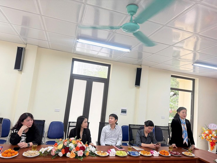 Lãnh đạo Đảng uỷ - HĐND – UBND -Ủy ban MTTQ Việt Nam phường Thanh Xuân và các cơ quan, đơn vị trên địa bàn phường thăm, chúc mừng Trạm Y tế phường nhân Ngày Thầy thuốc Việt Nam 27/02/2026- Ảnh 2.