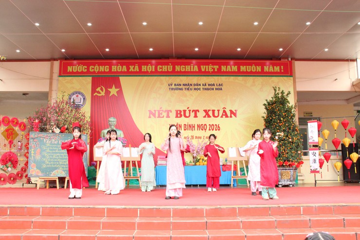 Trường Tiểu học Thạch Hòa tổ chức chương trình “Nét bút xuân” Xuân Bính Ngọ 2026- Ảnh 4.