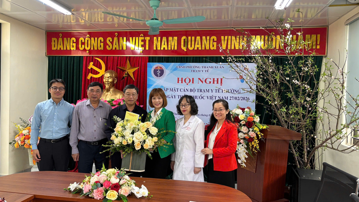 Lãnh đạo Đảng uỷ - HĐND – UBND -Ủy ban MTTQ Việt Nam phường Thanh Xuân và các cơ quan, đơn vị trên địa bàn phường thăm, chúc mừng Trạm Y tế phường nhân Ngày Thầy thuốc Việt Nam 27/02/2026- Ảnh 4.
