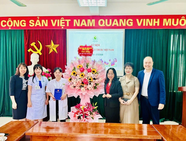 Lãnh đạo phường Hai Bà Trưng thăm, chúc mừng ngành Y tế nhân kỷ niệm Ngày Thầy thuốc Việt Nam 27/2- Ảnh 9.