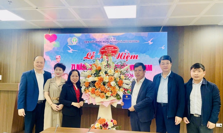 Lãnh đạo phường Hai Bà Trưng thăm, chúc mừng ngành Y tế nhân kỷ niệm Ngày Thầy thuốc Việt Nam 27/2- Ảnh 10.