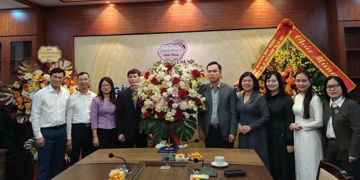 PHƯỜNG LÁNG TỔ CHỨC CÁC ĐOÀN THĂM, CHÚC MỪNG CÁC BỆNH VIỆN  NHÂN KỶ NIỆM 71 NĂM NGÀY THẦY THUỐC VIỆT NAM 27/2 - Ảnh 5.