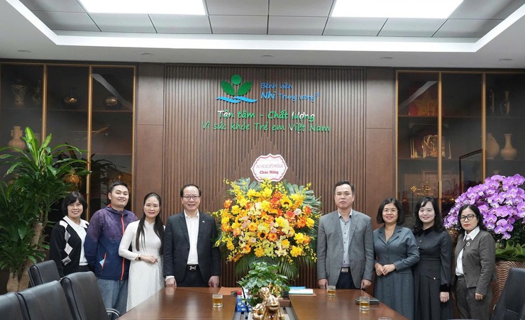 PHƯỜNG LÁNG TỔ CHỨC CÁC ĐOÀN THĂM, CHÚC MỪNG CÁC BỆNH VIỆN  NHÂN KỶ NIỆM 71 NĂM NGÀY THẦY THUỐC VIỆT NAM 27/2 - Ảnh 3.