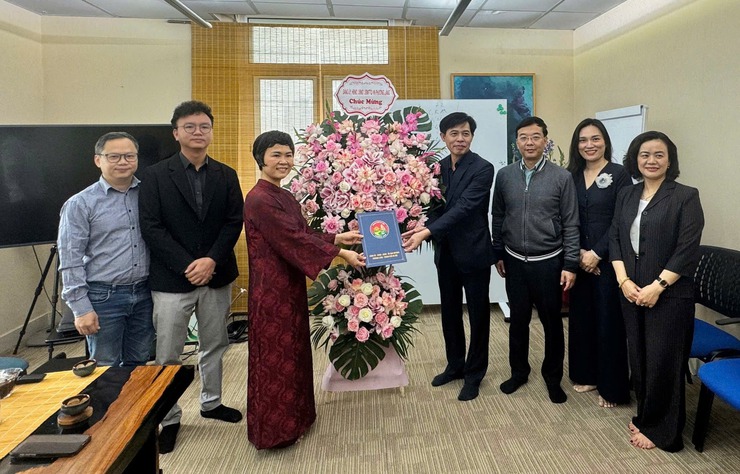 PHƯỜNG LÁNG TỔ CHỨC CÁC ĐOÀN THĂM, CHÚC MỪNG CÁC BỆNH VIỆN  NHÂN KỶ NIỆM 71 NĂM NGÀY THẦY THUỐC VIỆT NAM 27/2 - Ảnh 2.