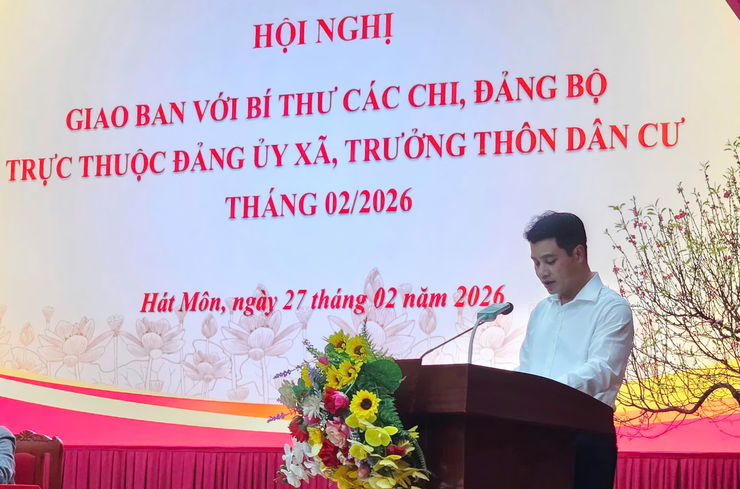 HÁT MÔN: HỘI NGHỊ GIAO BAN THƯỜNG TRỰC ĐẢNG ỦY VỚI BÍ THƯ CHI, ĐẢNG BỘ TRỰC THUỘC TRÊN ĐỊA BÀN- Ảnh 3. HÁT MÔN: HỘI NGHỊ GIAO BAN THƯỜNG TRỰC ĐẢNG ỦY VỚI BÍ THƯ CHI, ĐẢNG BỘ TRỰC THUỘC TRÊN ĐỊA BÀN- Ảnh 3.