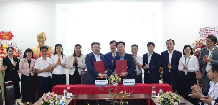 Lễ kí kết thoả thuận hợp tác giữa Bệnh viện Đa khoa Ba Vì và Trung tâm Chăm sóc và Phục hồi chức năng người tâm thần số 1 Hà Nội- Ảnh 1.