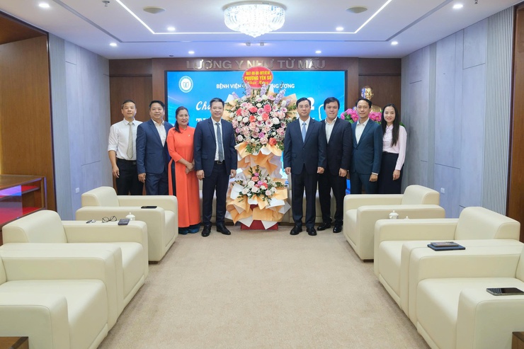 Phường Yên Sở thăm, chúc mừng Ngày Thầy thuốc Việt Nam tại các bệnh viện và cơ sở y tế nhân kỷ niệm 71 năm Ngày Thầy thuốc Việt Nam (27/2/1955 – 27/2/2026)- Ảnh 1.