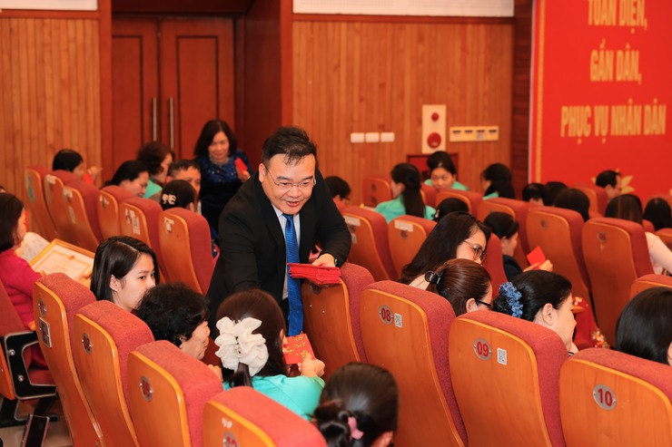 Phường Việt Hưng tổ chức Hội nghị kỷ niệm 71 năm Ngày Thầy thuốc Việt Nam (27/2/1955 – 27/2/2026)- Ảnh 12.