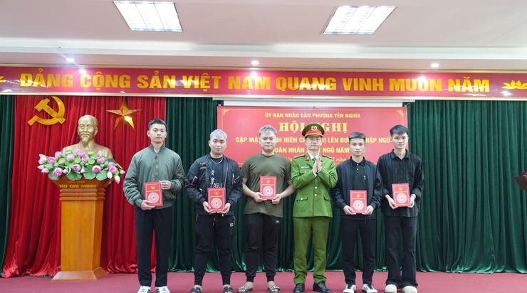 Phường Yên Nghĩa tổ chức gặp mặt thanh niên chuẩn bị lên đường nhập ngũ và quân nhân xuất ngũ năm 2026- Ảnh 5.