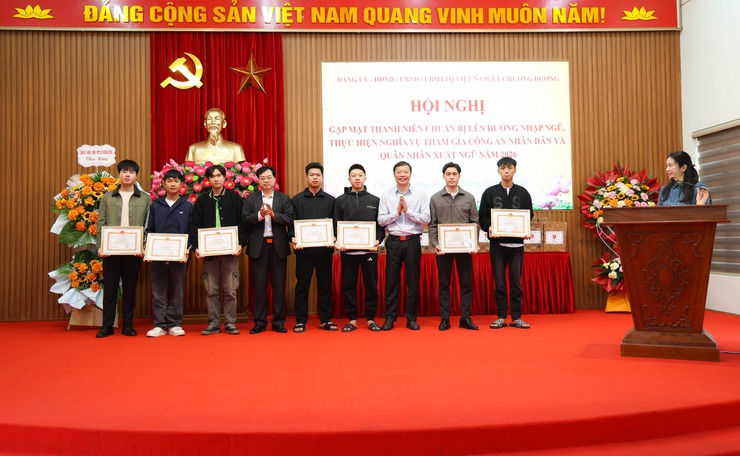 Xã Chương Dương gặp mặt, trao gửi niềm tin tới thanh niên lên đường nhập ngũ và quân nhân hoàn thành nghĩa vụ năm 2026- Ảnh 3.