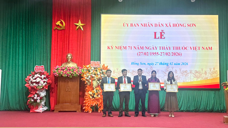 Hồng Sơn Kỷ niệm 71 năm ngày thầy thuốc Việt Nam (27/2/1955 - 27/2/2026) - Tri ân những “chiến sĩ áo trắng” vì sức khỏe Nhân dân- Ảnh 4.