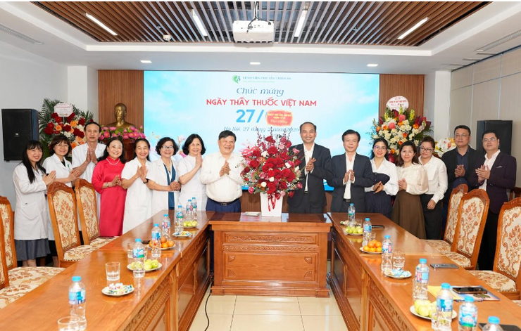 Lãnh đạo Phường Tây Hồ chúc mừng các đơn vị Y tế nhân dịp kỷ niệm 71 năm Ngày Thầy thuốc Việt Nam (27/2/1955 – 27/2/2026)- Ảnh 3.