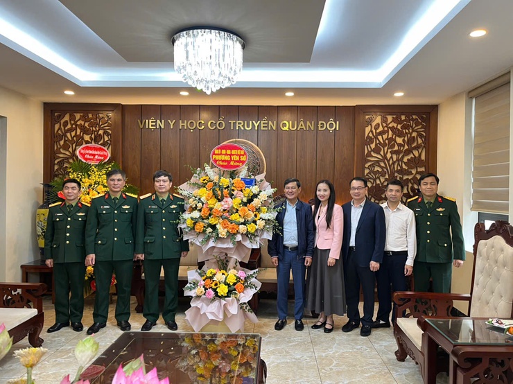 Phường Yên Sở thăm, chúc mừng Ngày Thầy thuốc Việt Nam tại các bệnh viện và cơ sở y tế nhân kỷ niệm 71 năm Ngày Thầy thuốc Việt Nam (27/2/1955 – 27/2/2026)- Ảnh 2.