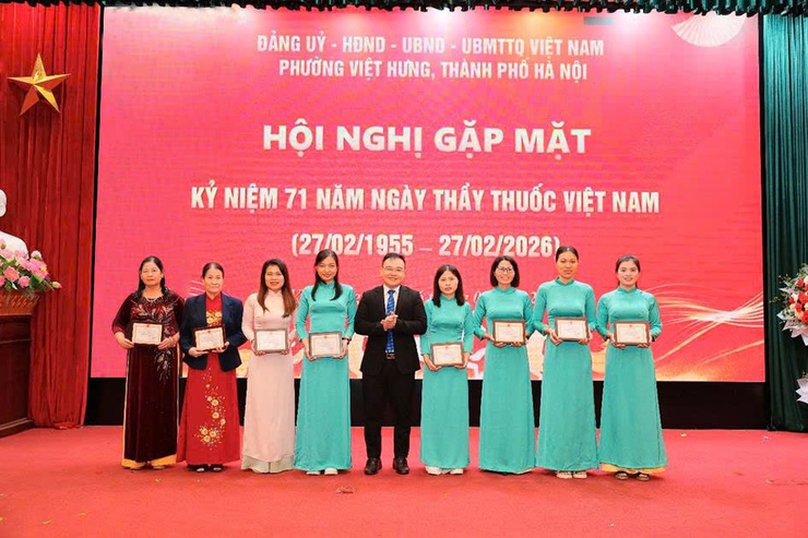 Phường Việt Hưng tổ chức Hội nghị kỷ niệm 71 năm Ngày Thầy thuốc Việt Nam (27/2/1955 – 27/2/2026)- Ảnh 9.