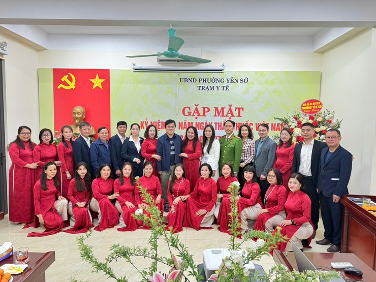 Phường Yên Sở thăm, chúc mừng Ngày Thầy thuốc Việt Nam tại các bệnh viện và cơ sở y tế nhân kỷ niệm 71 năm Ngày Thầy thuốc Việt Nam (27/2/1955 – 27/2/2026)- Ảnh 5.