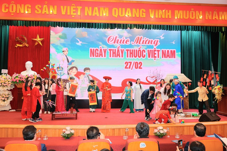 Phường Việt Hưng tổ chức Hội nghị kỷ niệm 71 năm Ngày Thầy thuốc Việt Nam (27/2/1955 – 27/2/2026)- Ảnh 16.