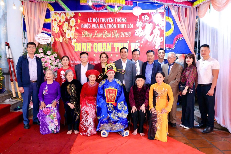 XÃ THƯ LÂM THĂM, CHÚC MỪNG CÁC CỤ CAO NIÊN ĐƯỢC TÍN NHIỆM ĐẢM NHIỆM ĐÓNG VUA, CHÚA, QUAN TRONG NGHI LỄ RƯỚC VUA TRUYỀN THỐNG TẠI LỄ HỘI ĐỀN SÁI XUÂN BÍNH NGỌ NĂM 2026
- Ảnh 5.