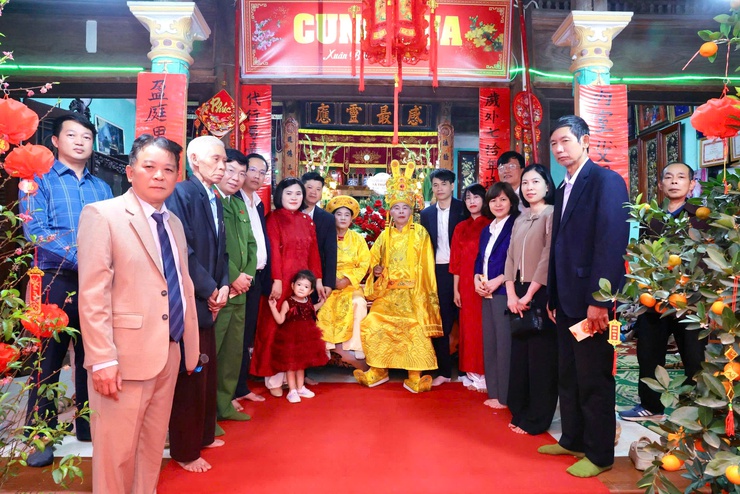 XÃ THƯ LÂM THĂM, CHÚC MỪNG CÁC CỤ CAO NIÊN ĐƯỢC TÍN NHIỆM ĐẢM NHIỆM ĐÓNG VUA, CHÚA, QUAN TRONG NGHI LỄ RƯỚC VUA TRUYỀN THỐNG TẠI LỄ HỘI ĐỀN SÁI XUÂN BÍNH NGỌ NĂM 2026
- Ảnh 4.