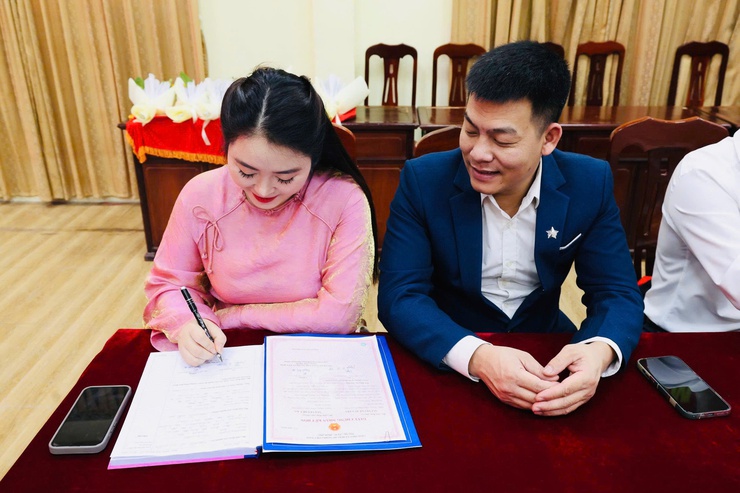 UBND xã Thường Tín tổ chức Lễ trao Giấy chứng nhận đăng ký kết hôn cho công dân.- Ảnh 4.