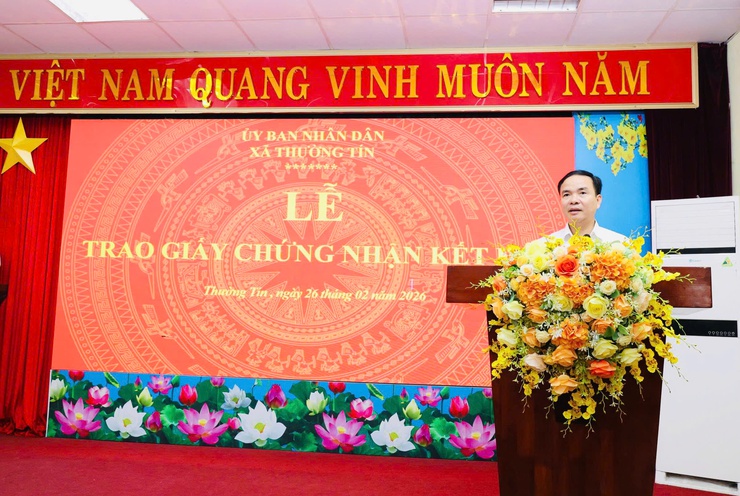 UBND xã Thường Tín tổ chức Lễ trao Giấy chứng nhận đăng ký kết hôn cho công dân.- Ảnh 2.