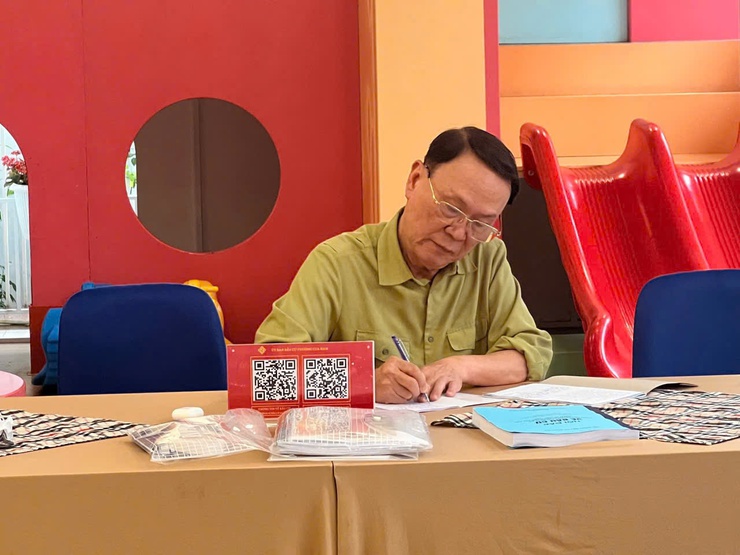 Phó Chủ tịch Quốc hội Nguyễn Khắc Định giám sát, kiểm tra công tác bầu cử tại Hà Nội- Ảnh 17.